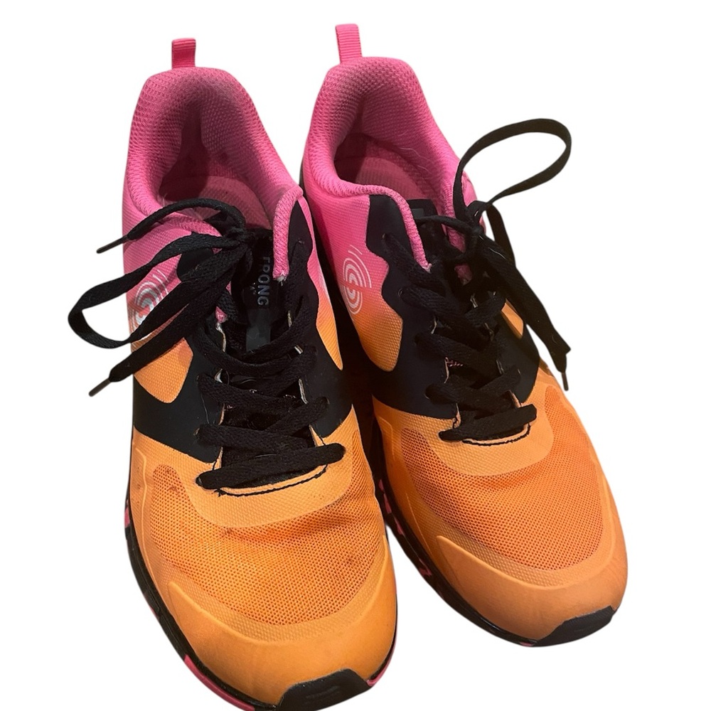 Strong by Zumba tennis shoes